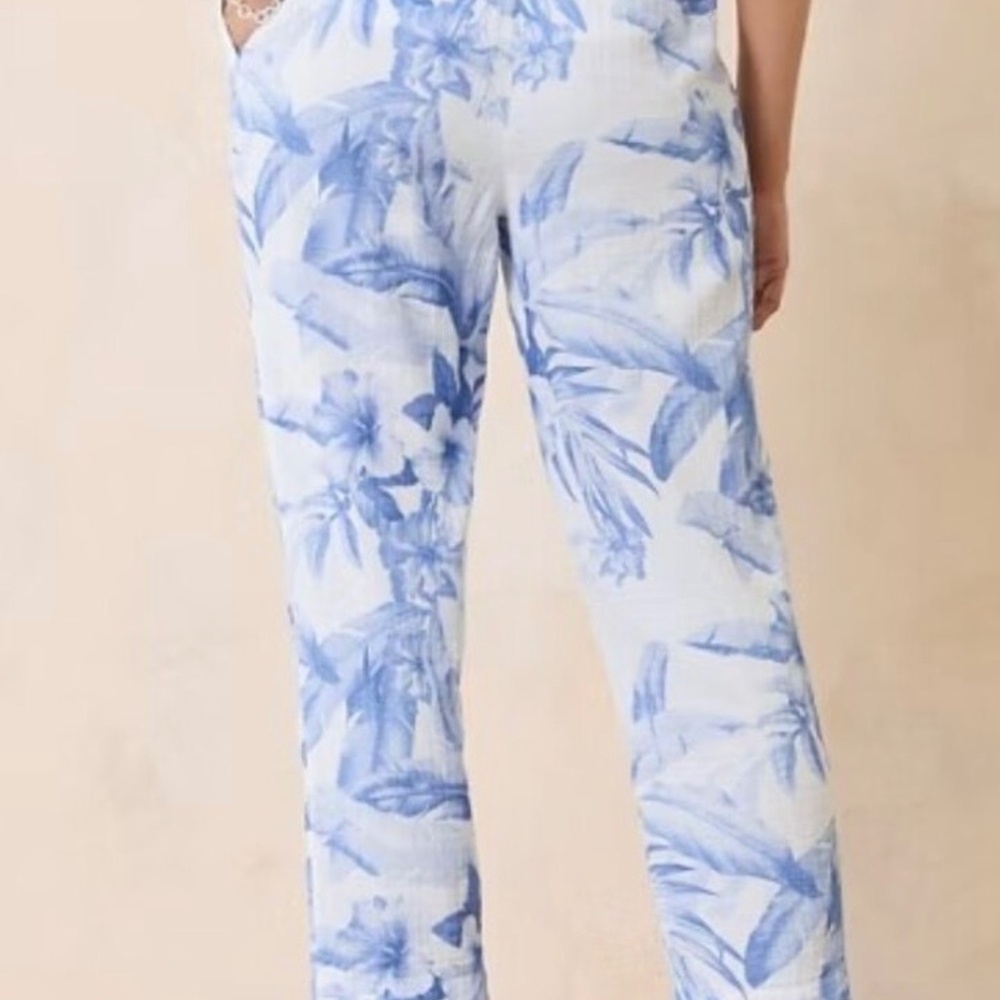 TOMMY BAHAMA Island Gauze Crop Pants M Hibiscus Floral Pull-On Tropical Vacation